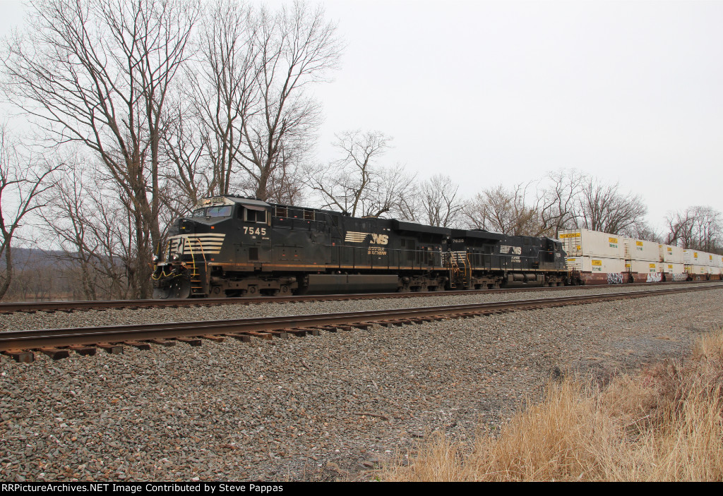 NS 7545 with a stack train